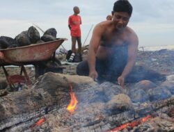 Aroma Kelapa Bakar Aceh Barat, Magnet Ramadan yang Menggoda