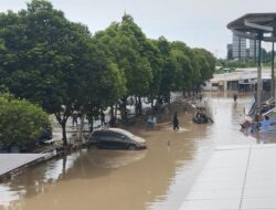 Banjir Tiga Hari Lumpuhkan Parkiran Mal Mega Bekasi