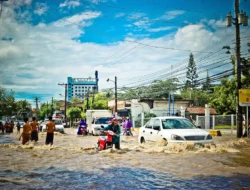 Banjir: Waspadai Tujuh Penyakit Mematikan Ini dan Cara Pencegahannya