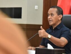 HP Jatuh, Kabur dari Wartawan: Reaksi Panik Bahlil Lahadalia Terungkap!