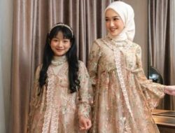 Inspirasi Busana Lebaran: 10 Model Couple Ibu dan Anak Tercantik