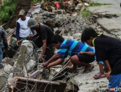 Jejak Cuan: Bisnis Bongkaran Besi di Kali Sepak Gabus Bekasi