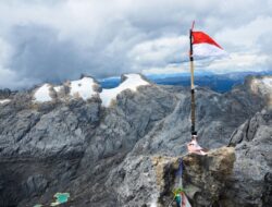 Menaklukkan Cartensz Pyramid: Puncak Tertinggi Indonesia dan Mimpi Seven Summit