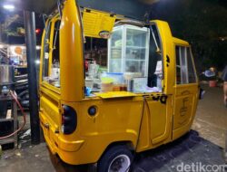 Sensasi Bakmi Hong Kong Ayam Panggang Legendaris Bajaj Kuning