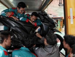 Siswa Berprestasi Asah Keahlian Servis Motor Lewat Pelatihan Intensif